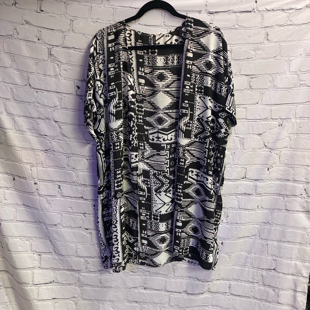 5/$20 Black White Tribal Geometric Print Open Short Sleeve Kimono Coverup‎ M/L?